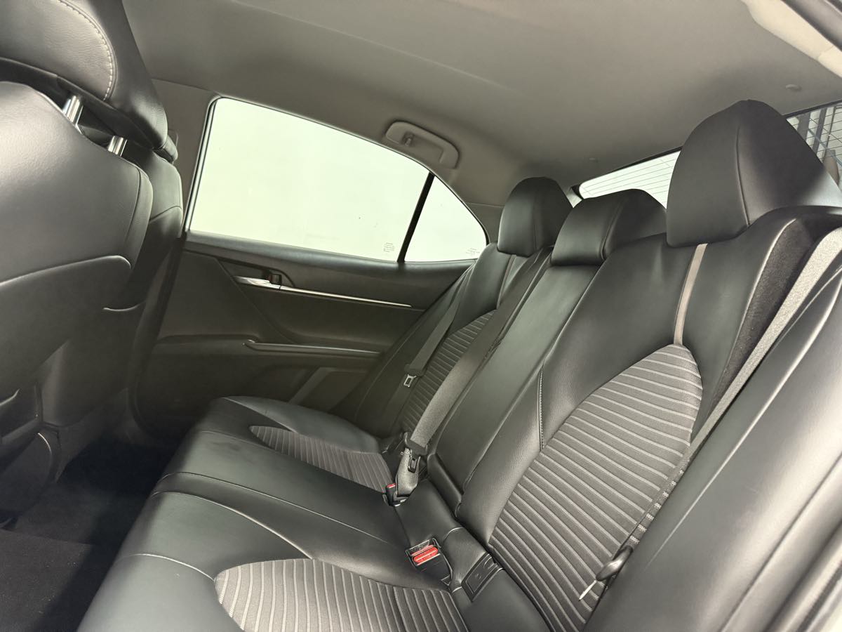 2022 Toyota Camry SE photo 15