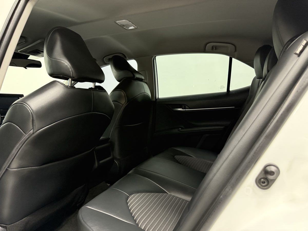 2022 Toyota Camry SE photo 16