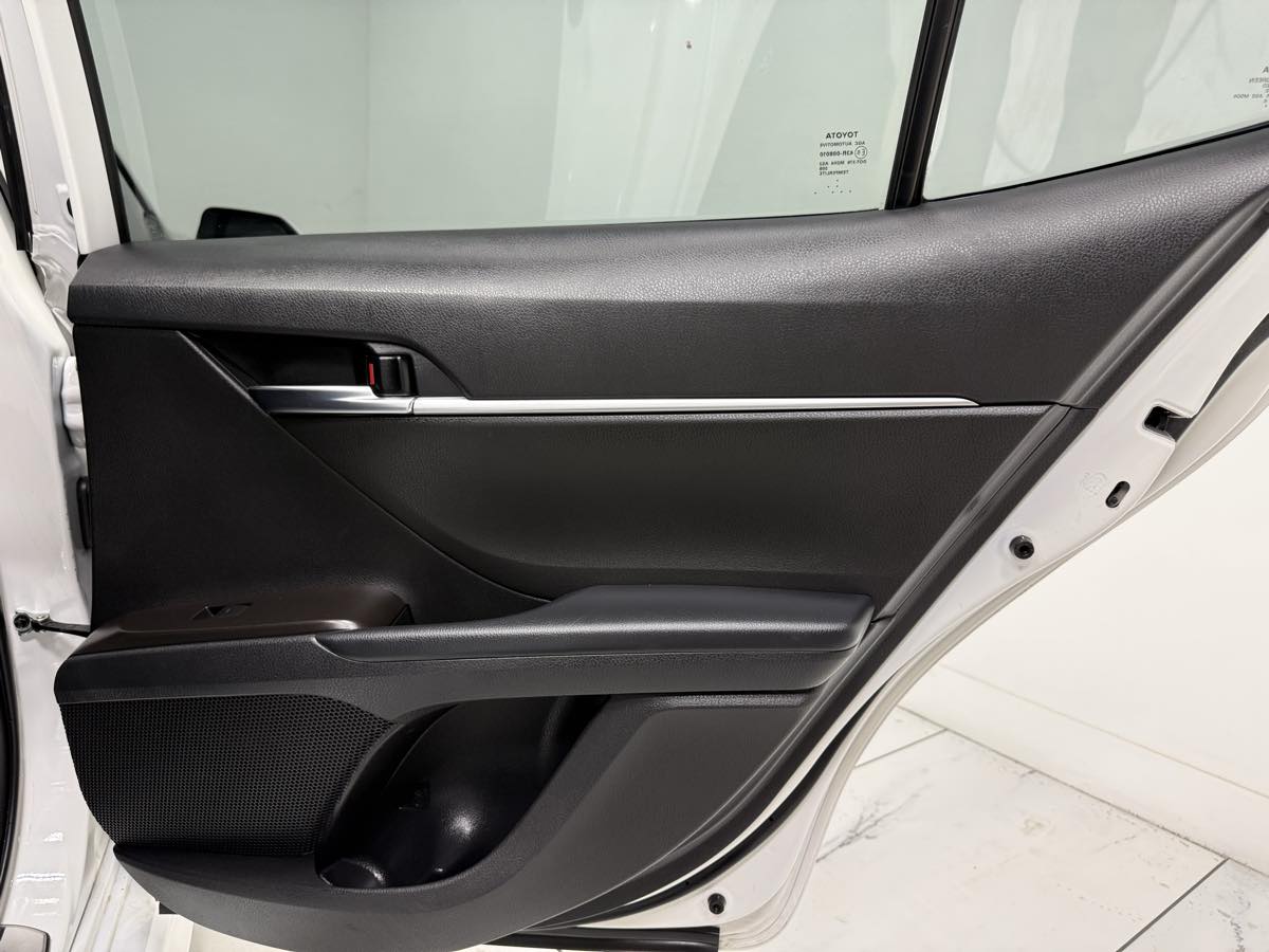 2022 Toyota Camry SE photo 17