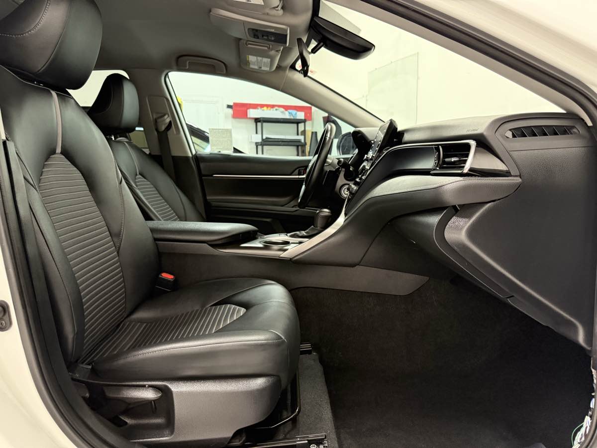 2022 Toyota Camry SE photo 22