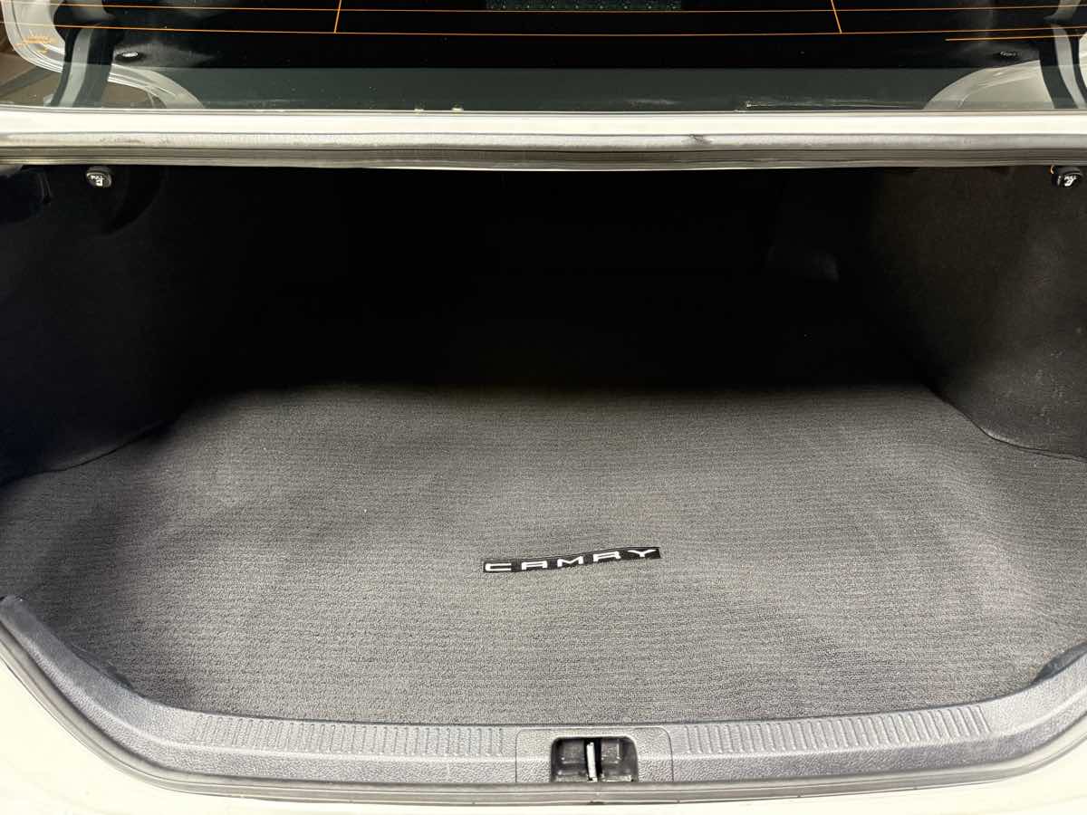 2022 Toyota Camry SE photo 25