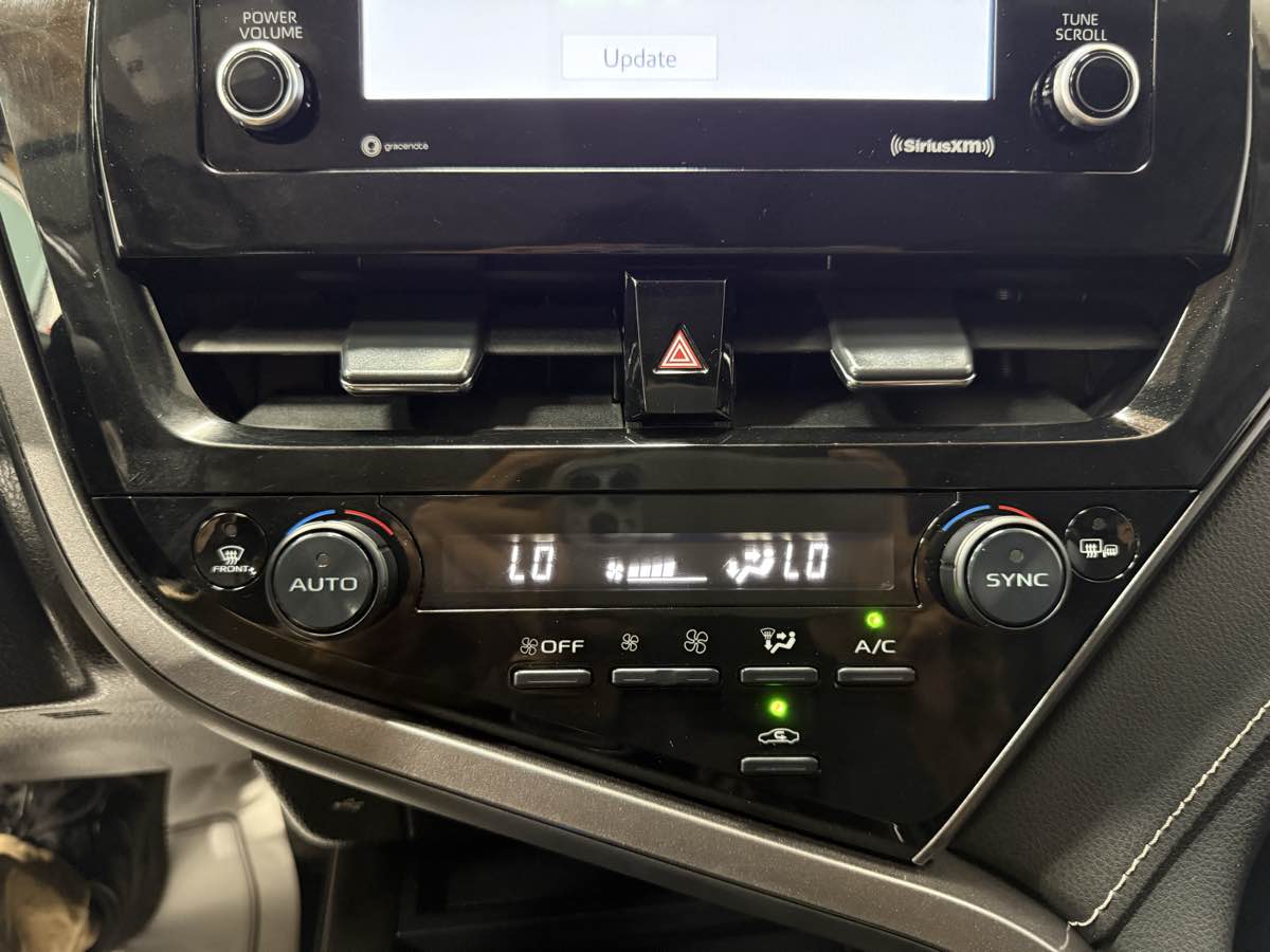 2022 Toyota Camry SE photo 29
