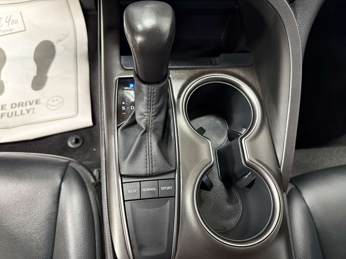 2022 Toyota Camry SE photo 31