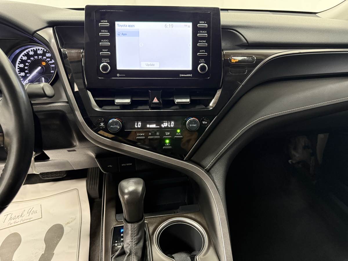 2022 Toyota Camry SE photo 36