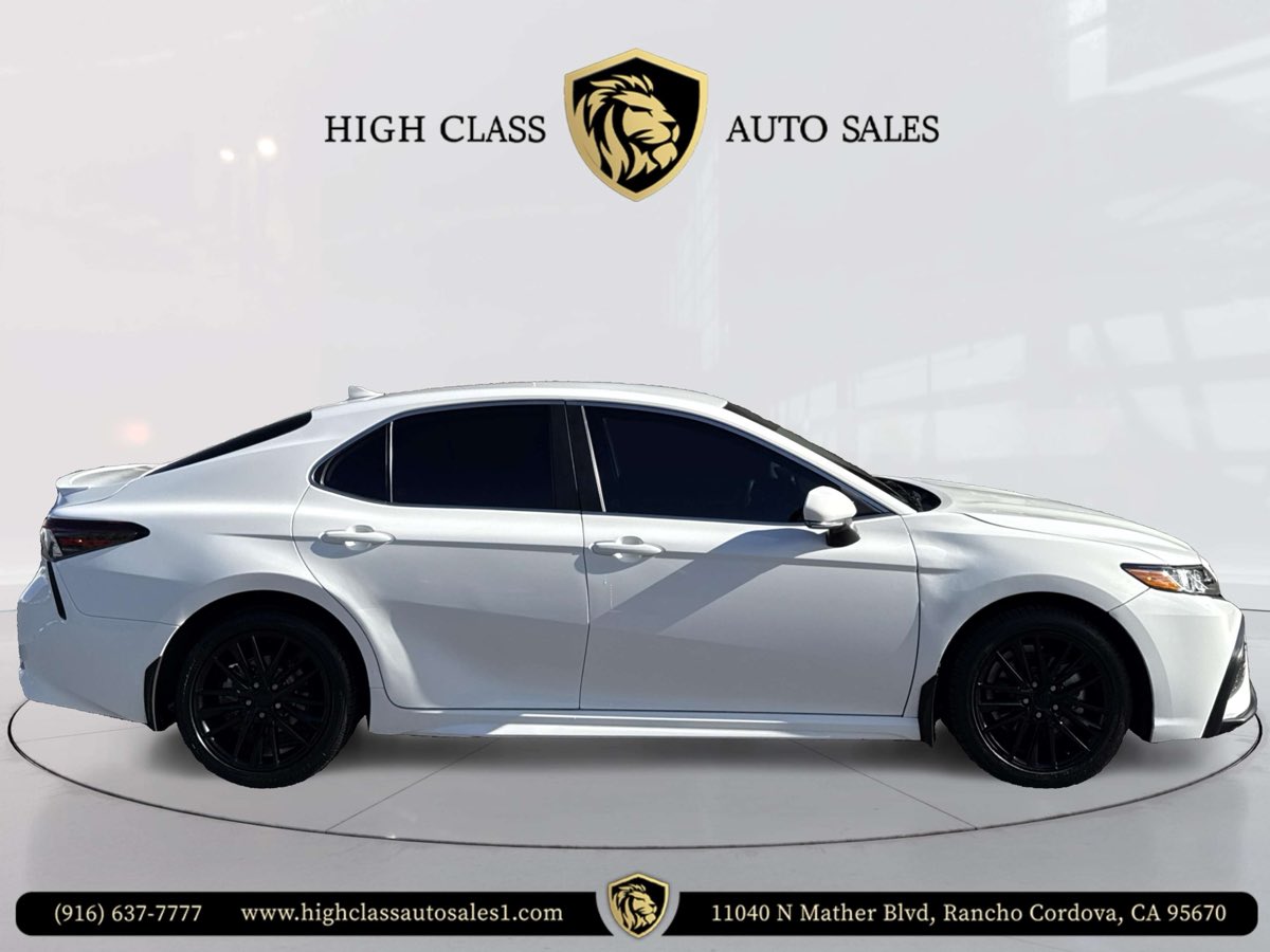 2022 Toyota Camry SE photo 4