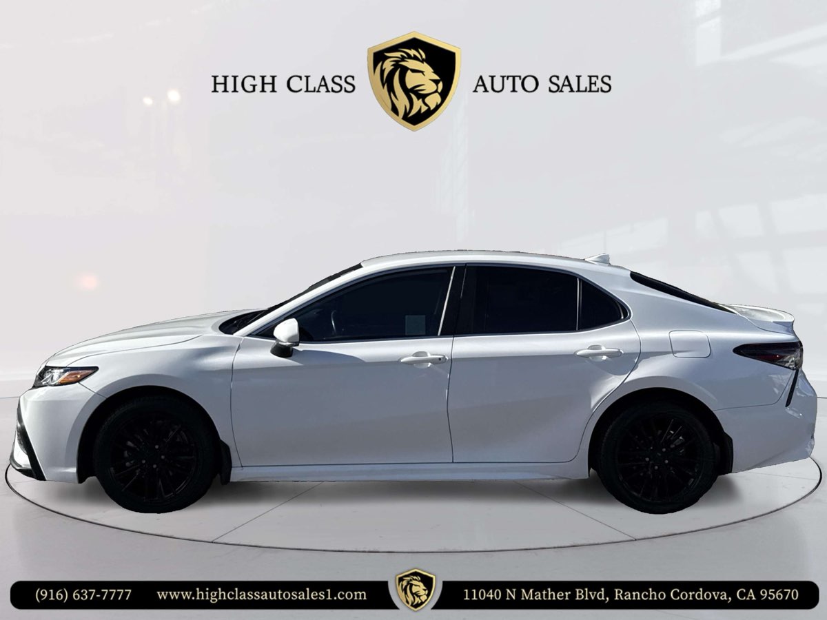 2022 Toyota Camry SE photo 5