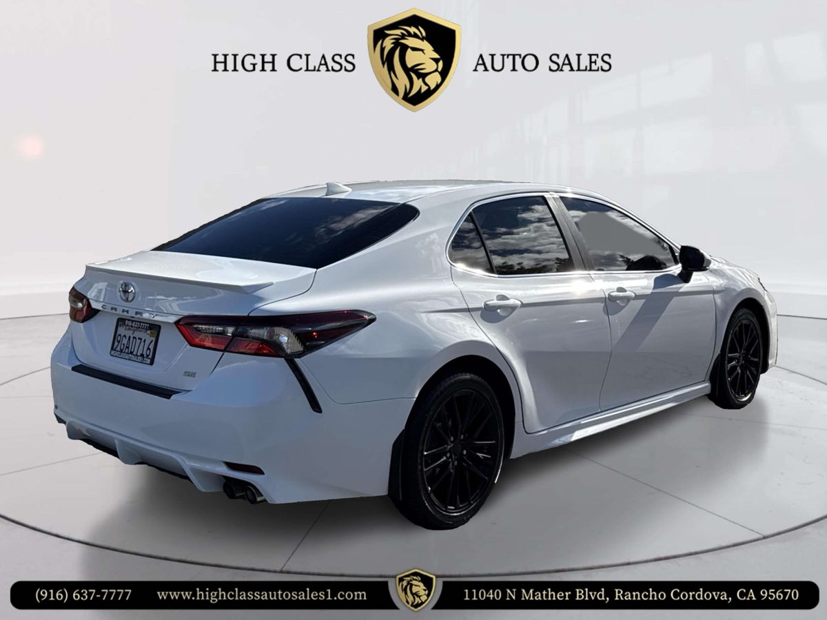 2022 Toyota Camry SE photo 6