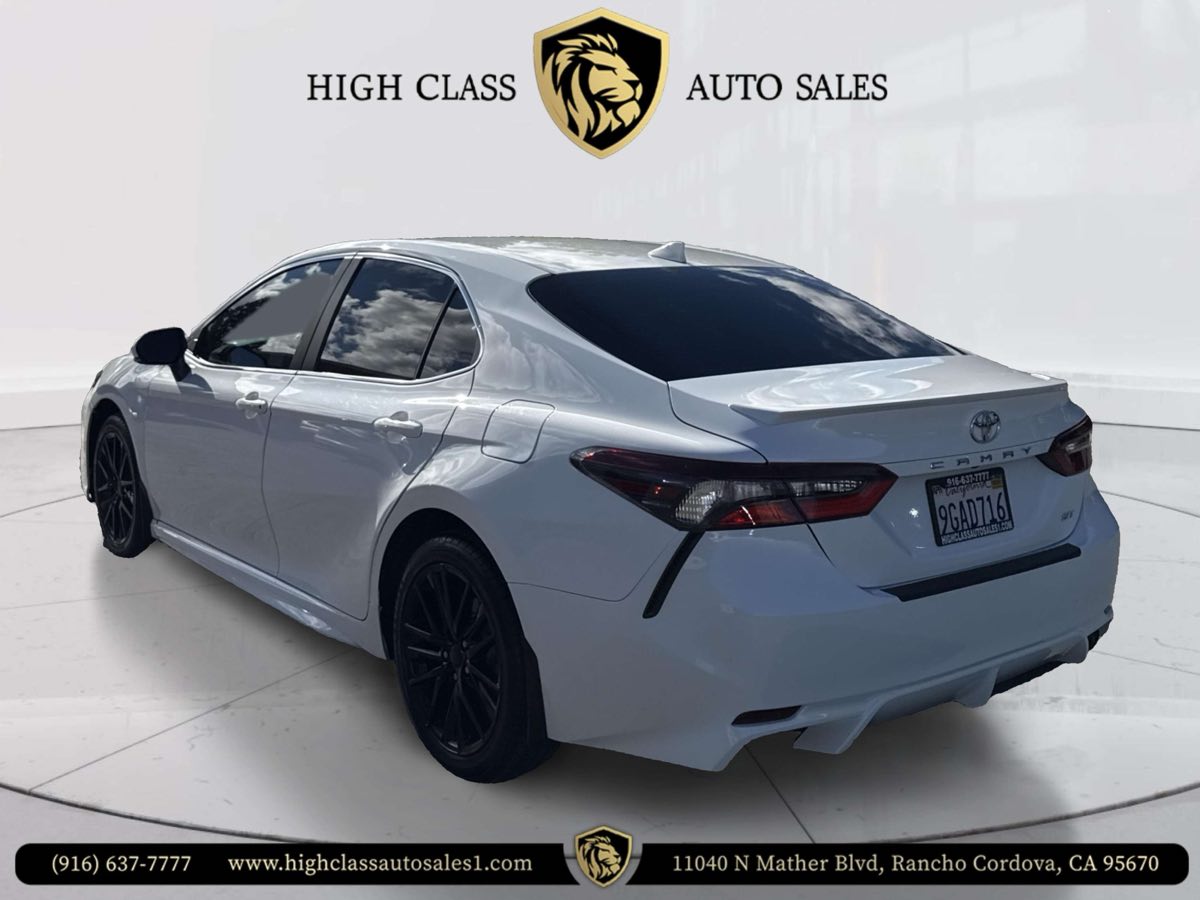 2022 Toyota Camry SE photo 8
