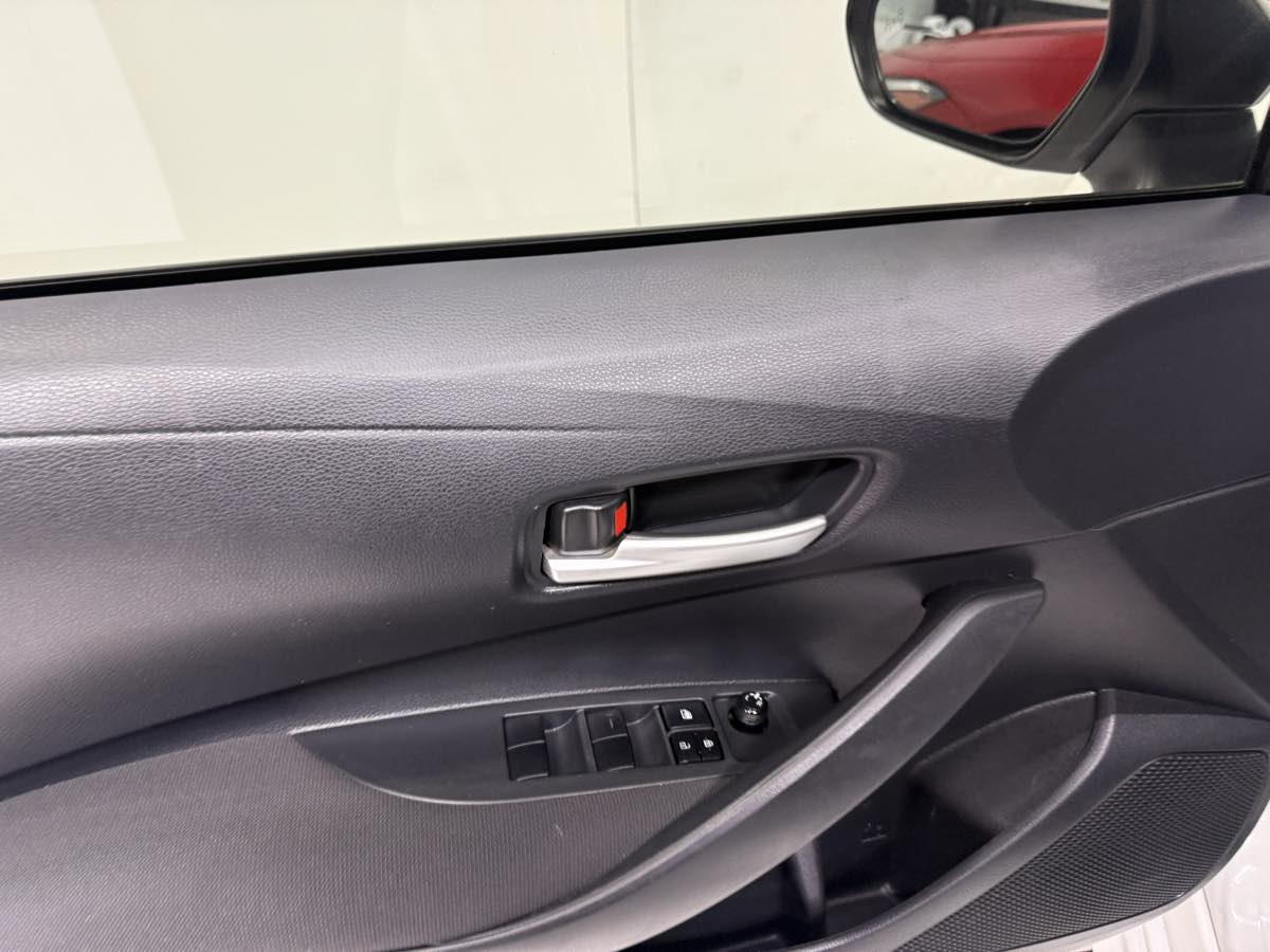 2021 Toyota Corolla Hybrid LE photo 10