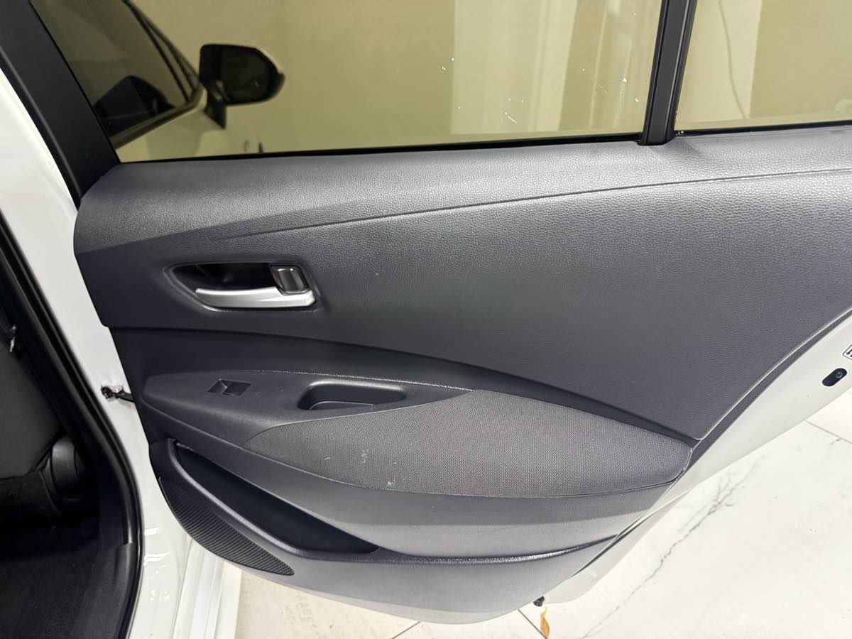 2021 Toyota Corolla Hybrid LE photo 18