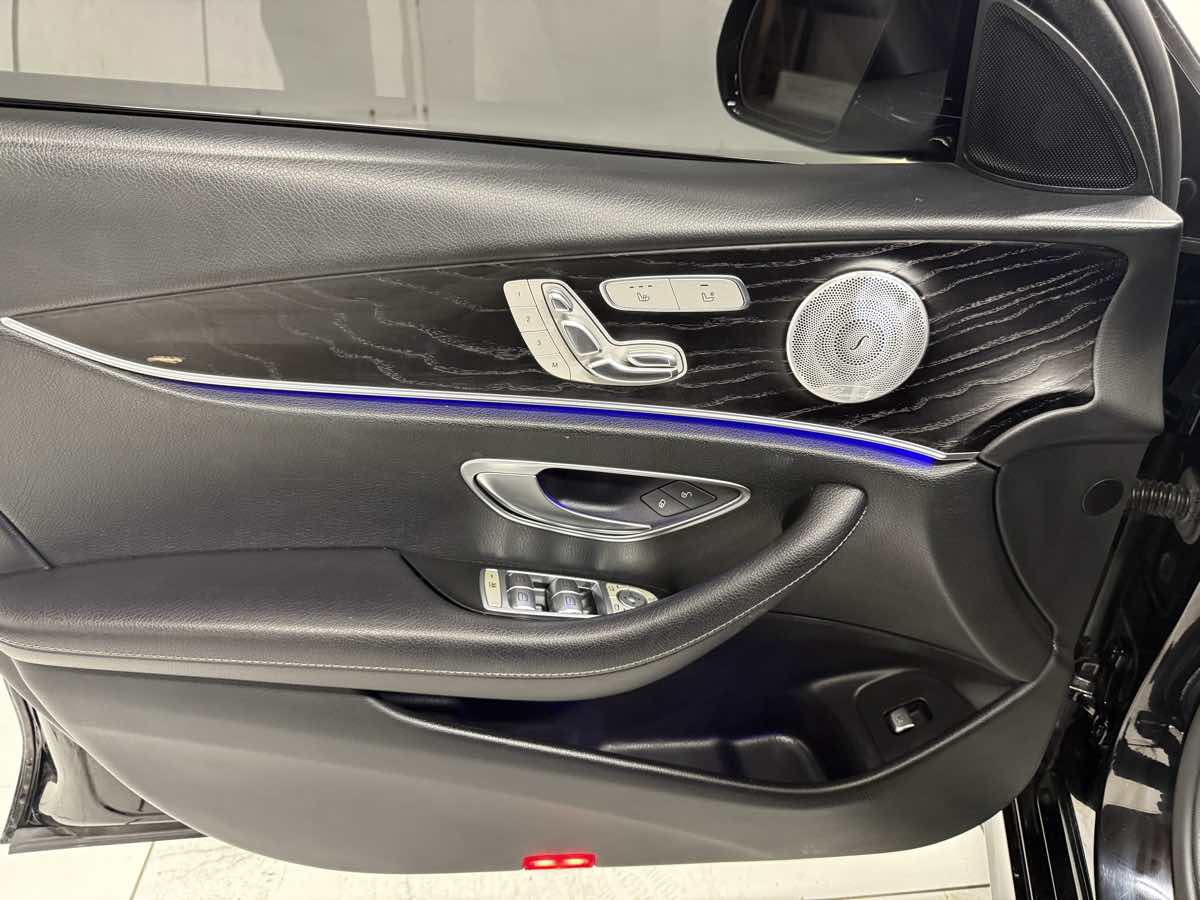 2020 Mercedes Benz E 350 photo 8