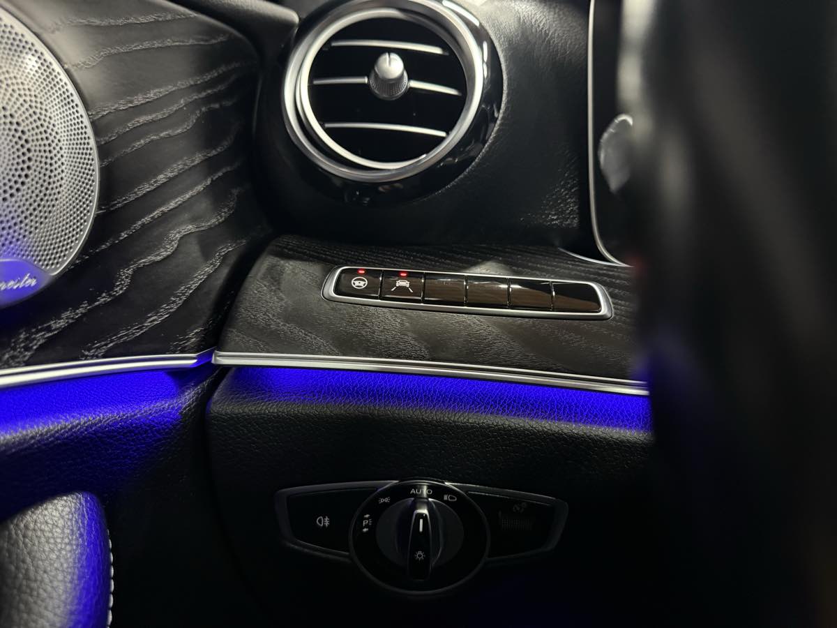 2020 Mercedes Benz E 350 photo 26