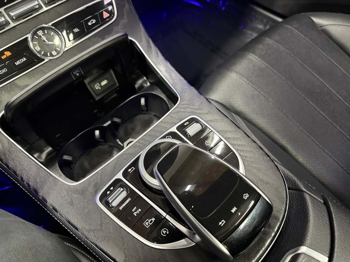 2020 Mercedes Benz E 350 photo 32