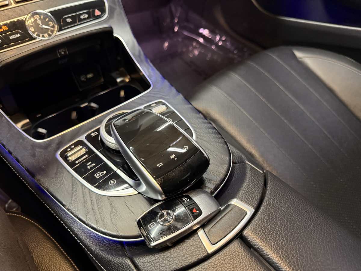 2020 Mercedes Benz E 350 photo 35