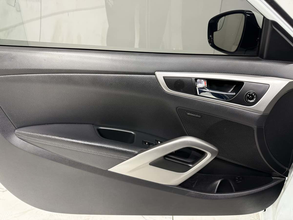 2015 Hyundai Veloster Turbo photo 4