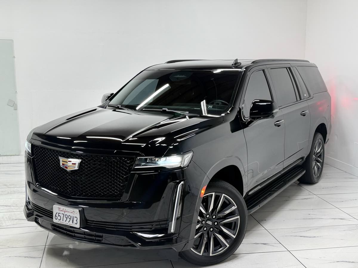 2023 Cadillac Escalade ESV Luxury photo 2