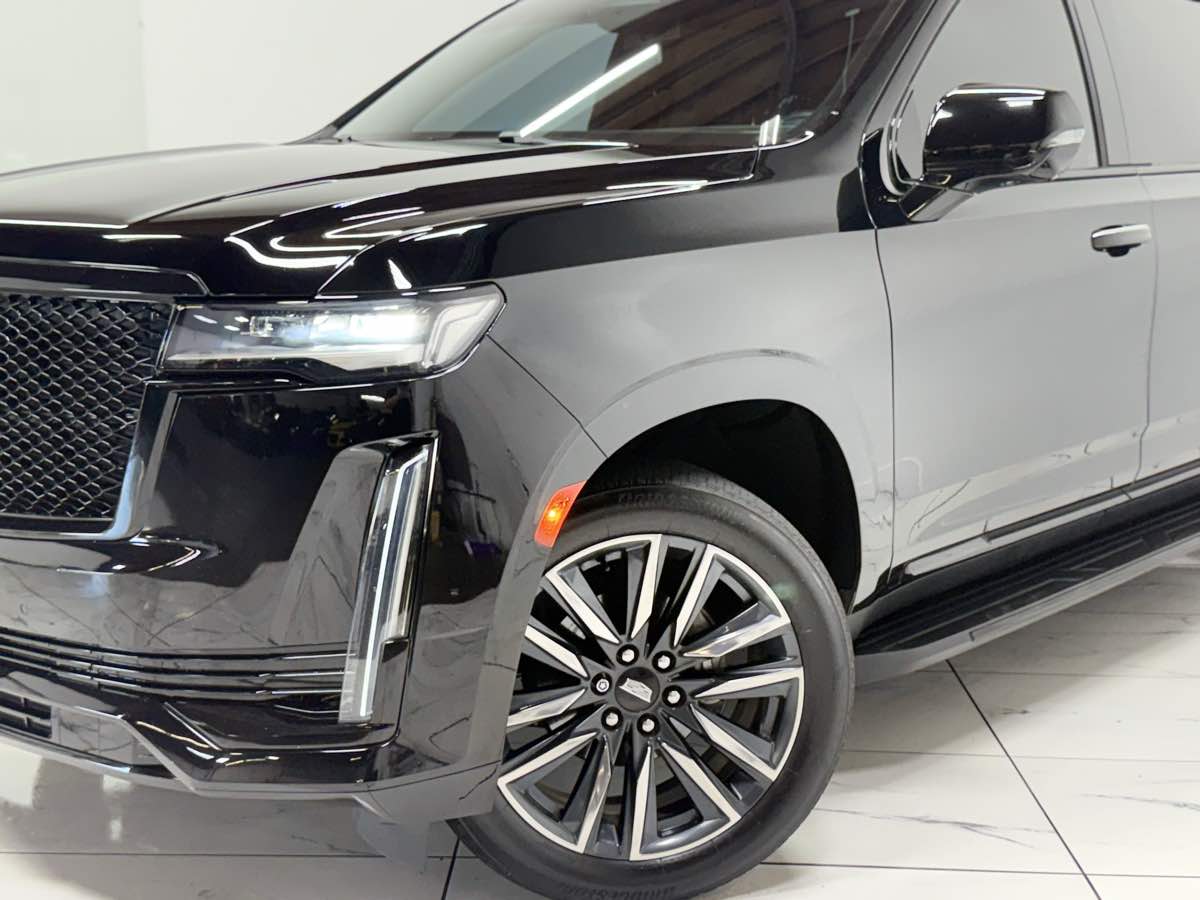 2023 Cadillac Escalade ESV Luxury photo 3