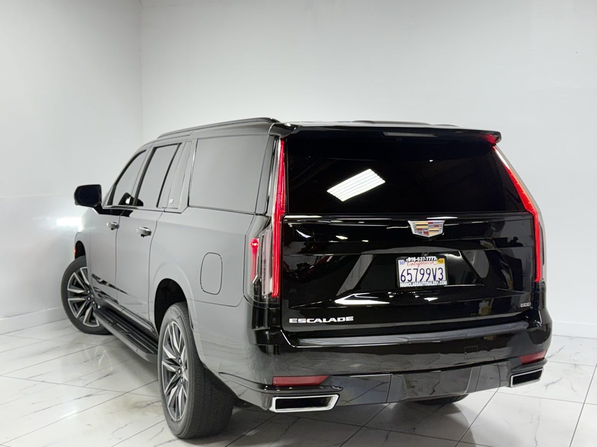 2023 Cadillac Escalade ESV Luxury photo 4
