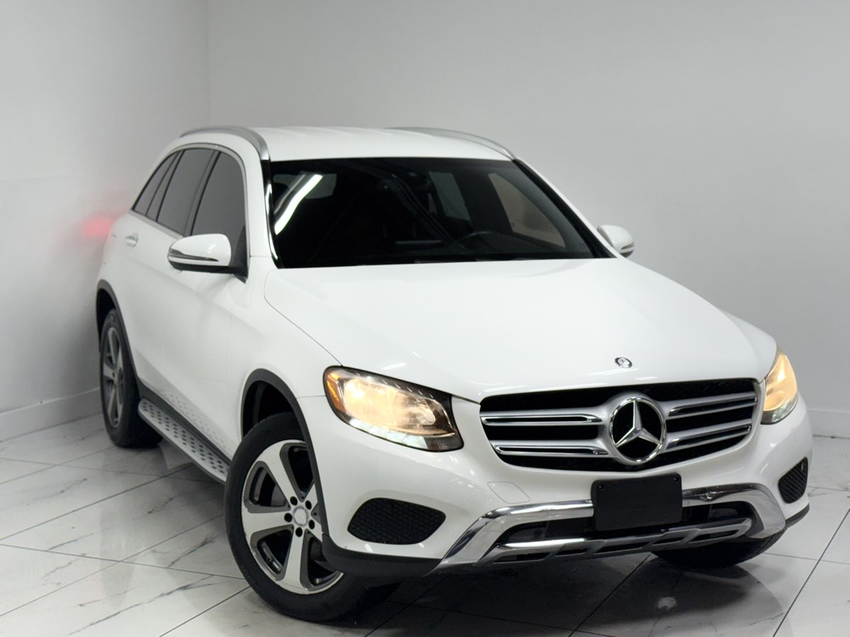 2017 Mercedes Benz GLC 300 photo 2