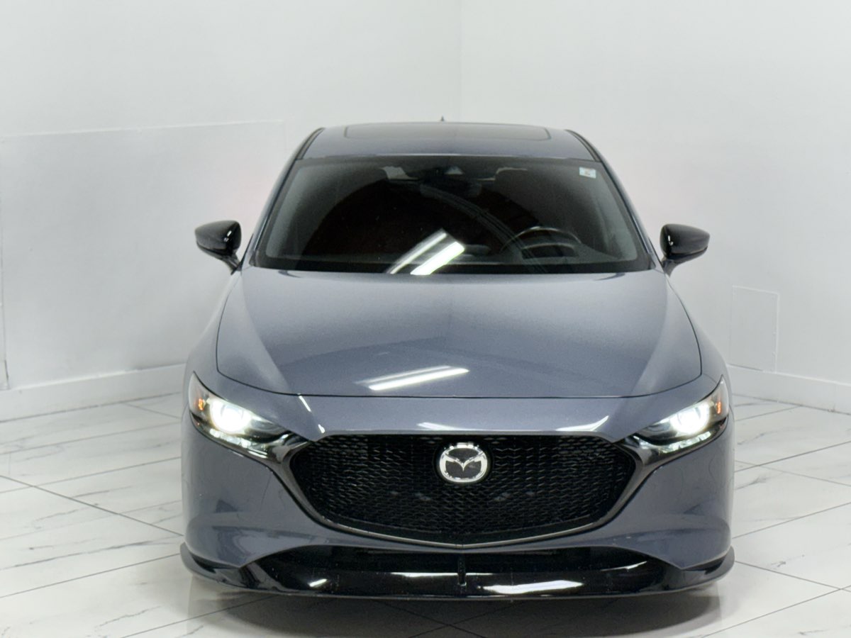 2021 Mazda Mazda3 Hatchback Premium photo 3