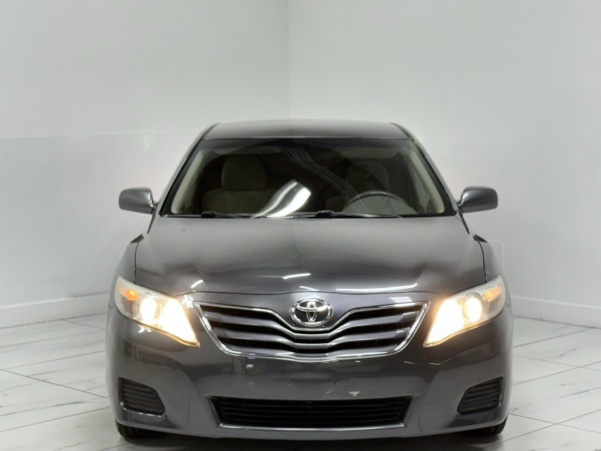 2011 Toyota Camry LE photo 3