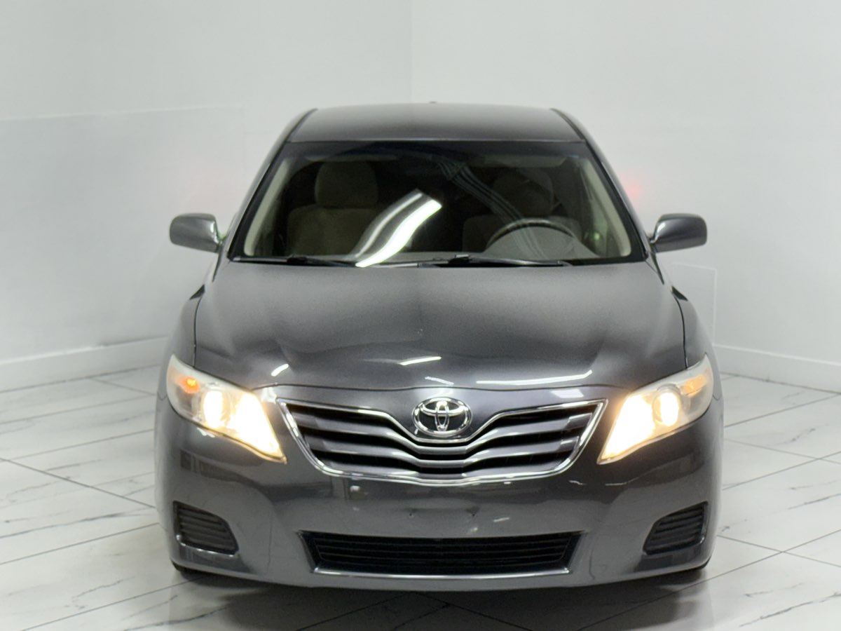 2011 Toyota Camry LE photo 4