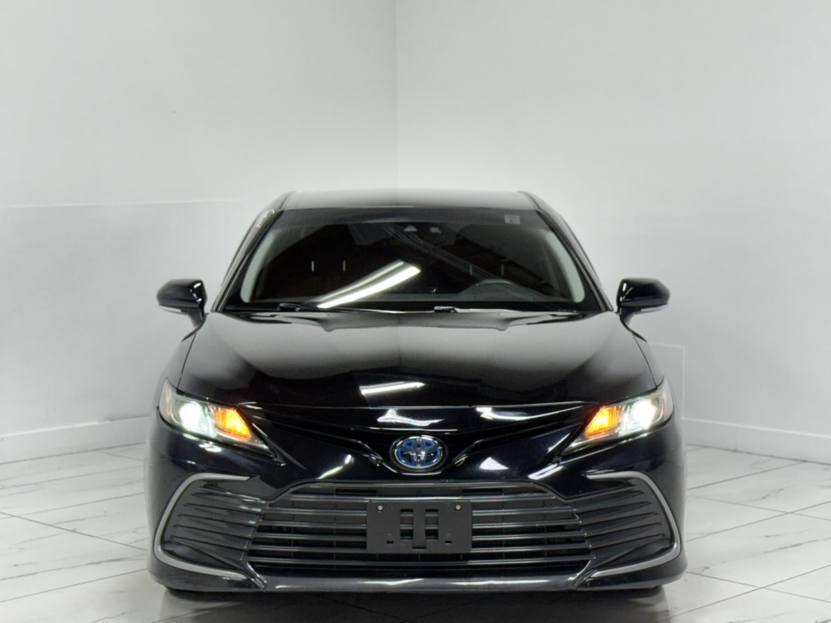 2023 Toyota Camry Hybrid LE photo 2