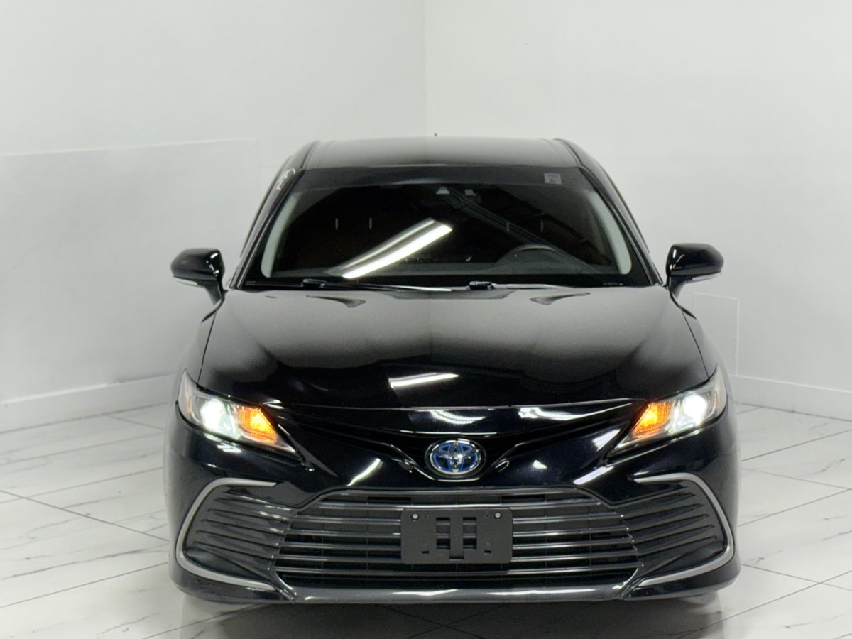 2023 Toyota Camry Hybrid LE photo 3