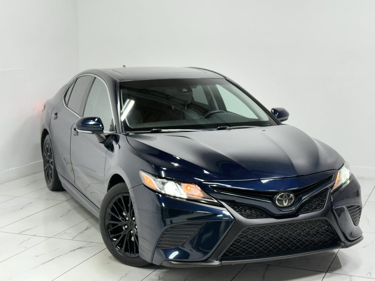 2018 Toyota Camry LE SE photo 2