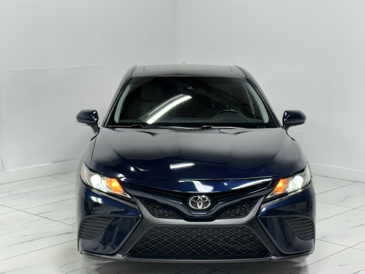 2018 Toyota Camry LE SE photo 4