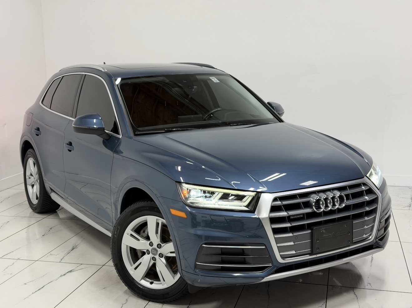 2018 Audi Q5 Premium Plus photo 2