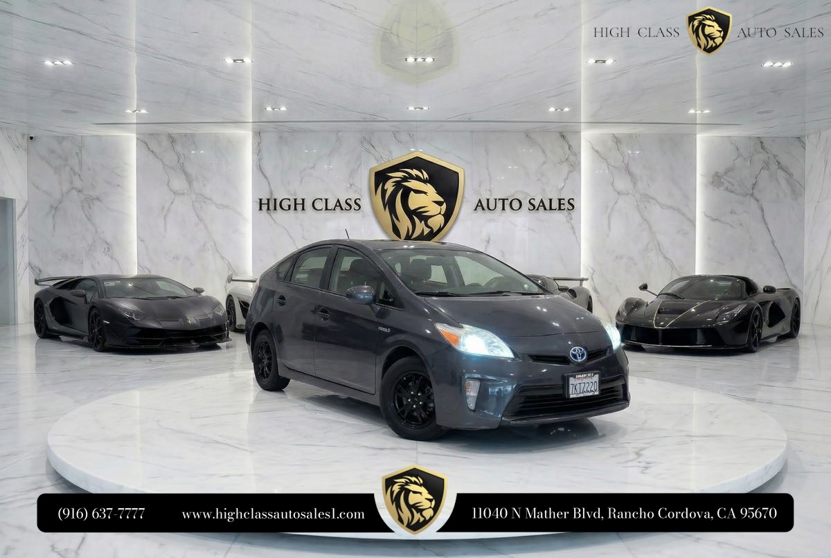 2015 Toyota Prius Two's photo