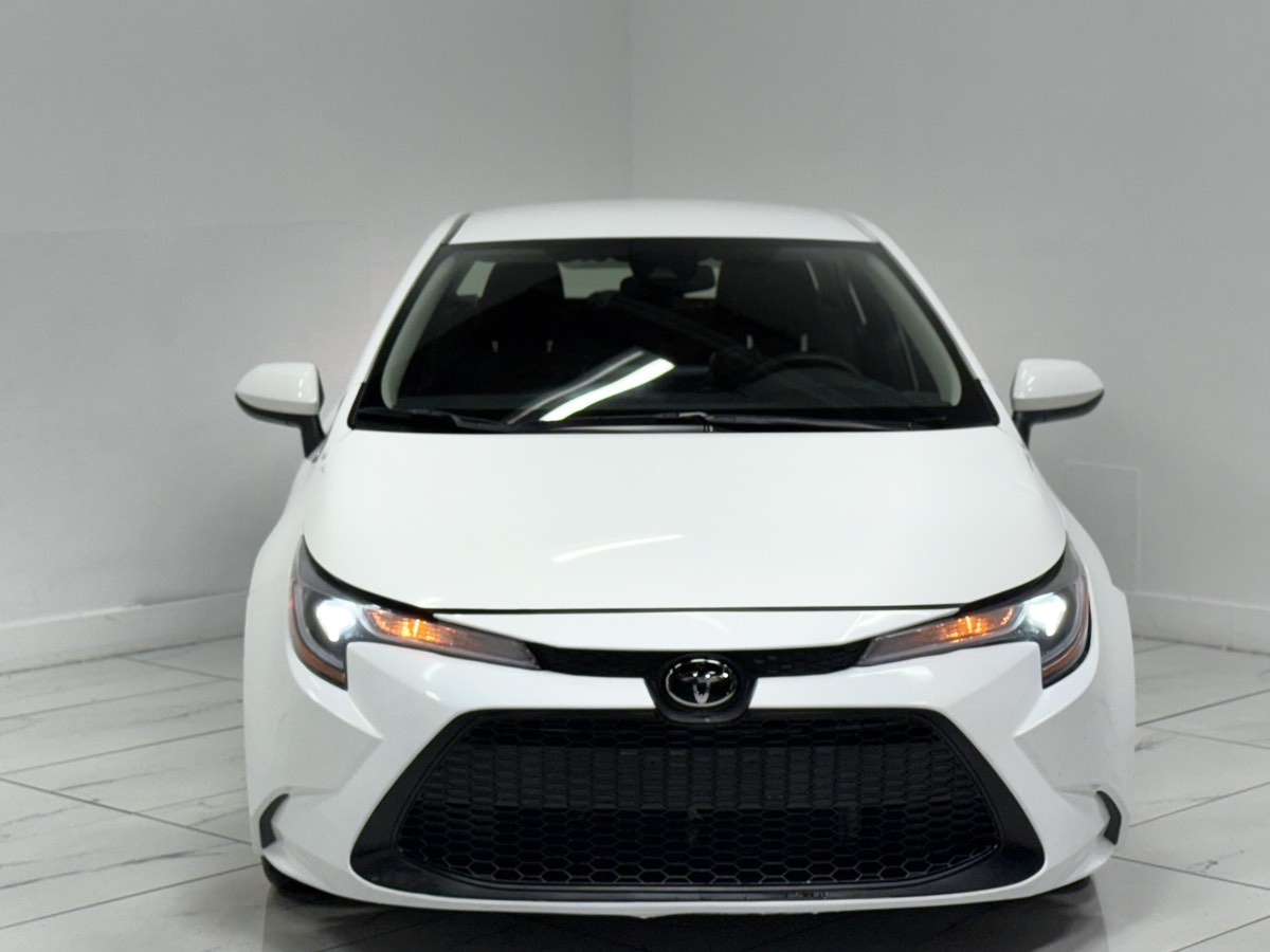 2022 Toyota Corolla LE photo 3