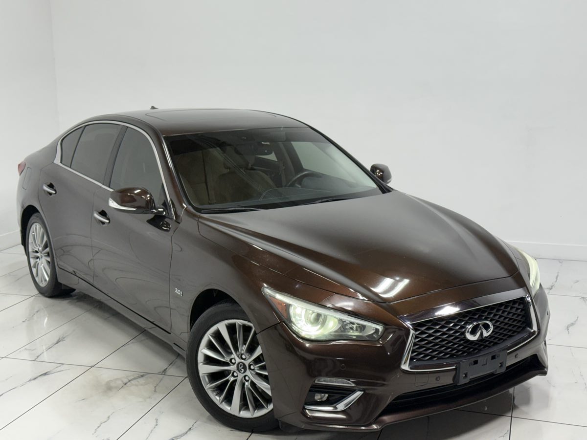 2018 Infiniti Q50 3.0t LUXE photo 2