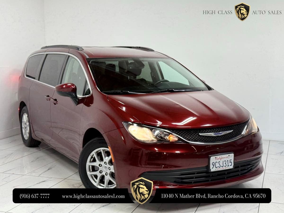 2020 Chrysler Voyager LXI's photo