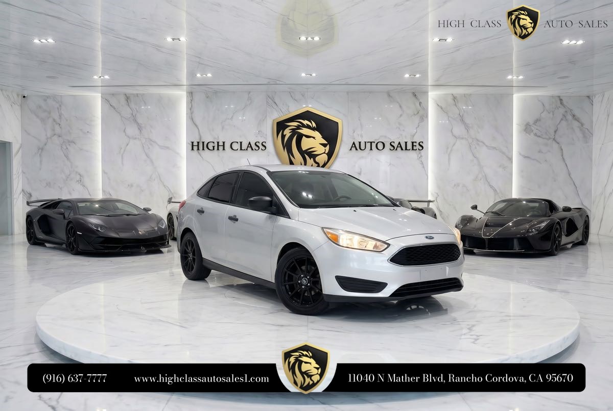 2018 Ford Focus Sedan S's photo