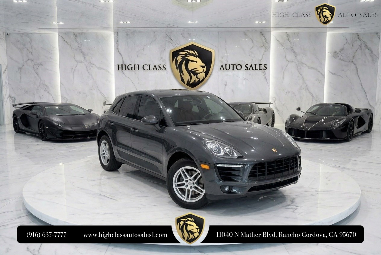 2017 Porsche Macan  AWD photo