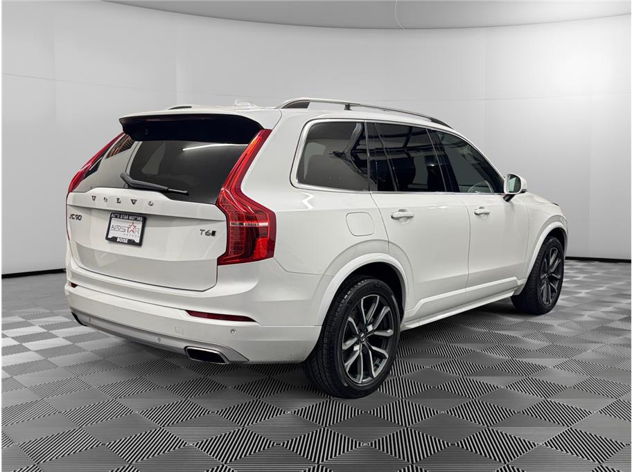 2016 Volvo XC90 Momentum photo 5