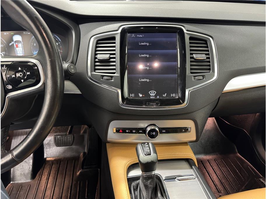 2016 Volvo XC90 Momentum photo 11