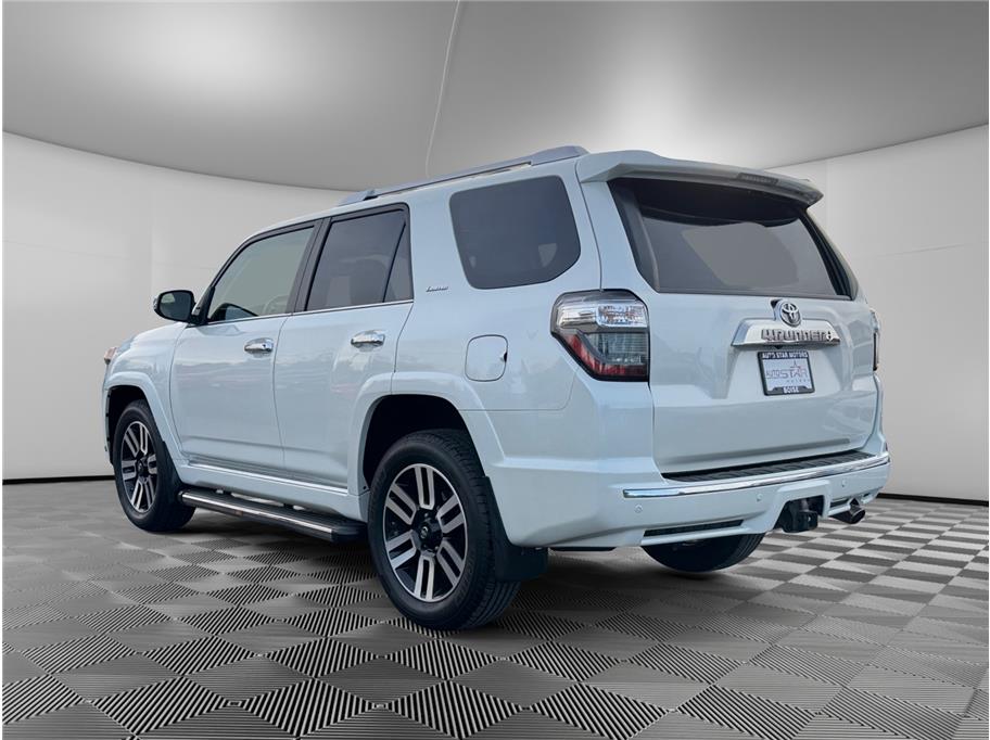 2016 Toyota 4Runner Limited photo 3