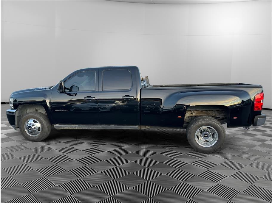 2014 Chevrolet Silverado 3500HD LT photo 2