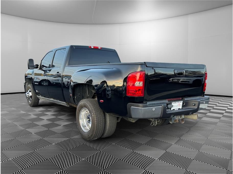 2014 Chevrolet Silverado 3500HD LT photo 3