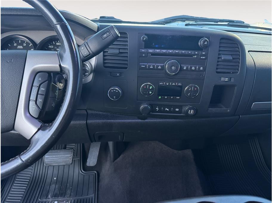 2014 Chevrolet Silverado 3500HD LT photo 11