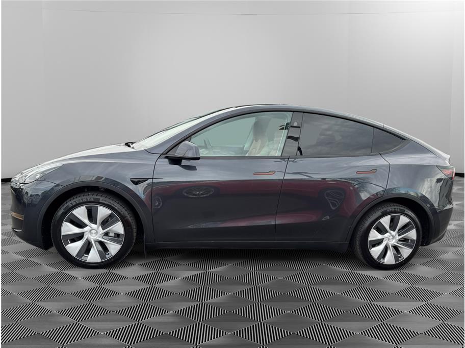 2024 Tesla Model Y Long Range photo 2