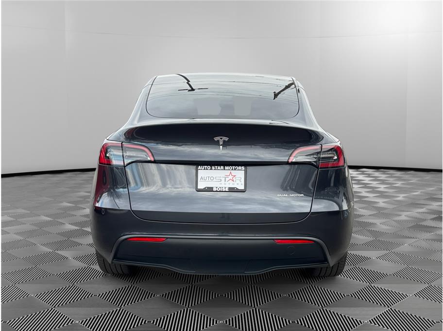 2024 Tesla Model Y Long Range photo 4