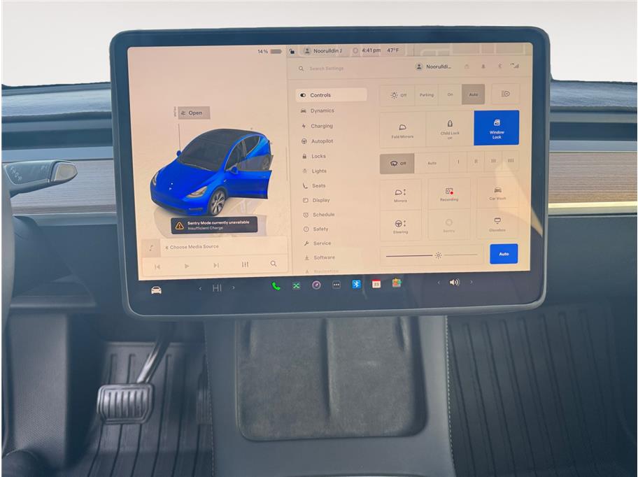 2024 Tesla Model Y Long Range photo 11