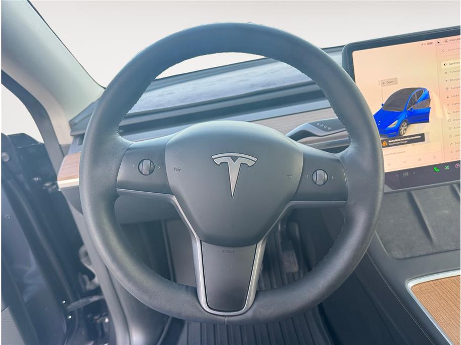 2024 Tesla Model Y Long Range photo 12