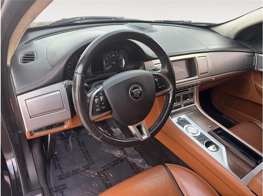 2015 Jaguar XF Portfolio photo 10