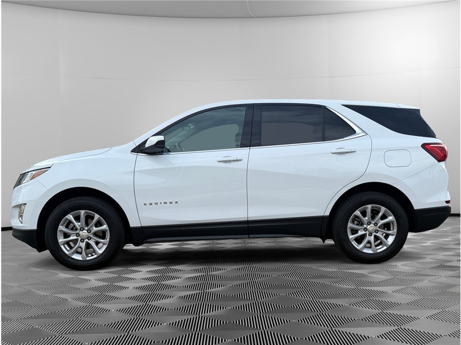 2018 Chevrolet Equinox LT photo 2