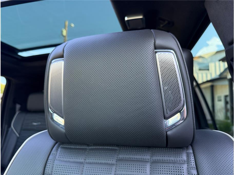 2023 Cadillac Escalade ESV Sport Platinum - Photo 32